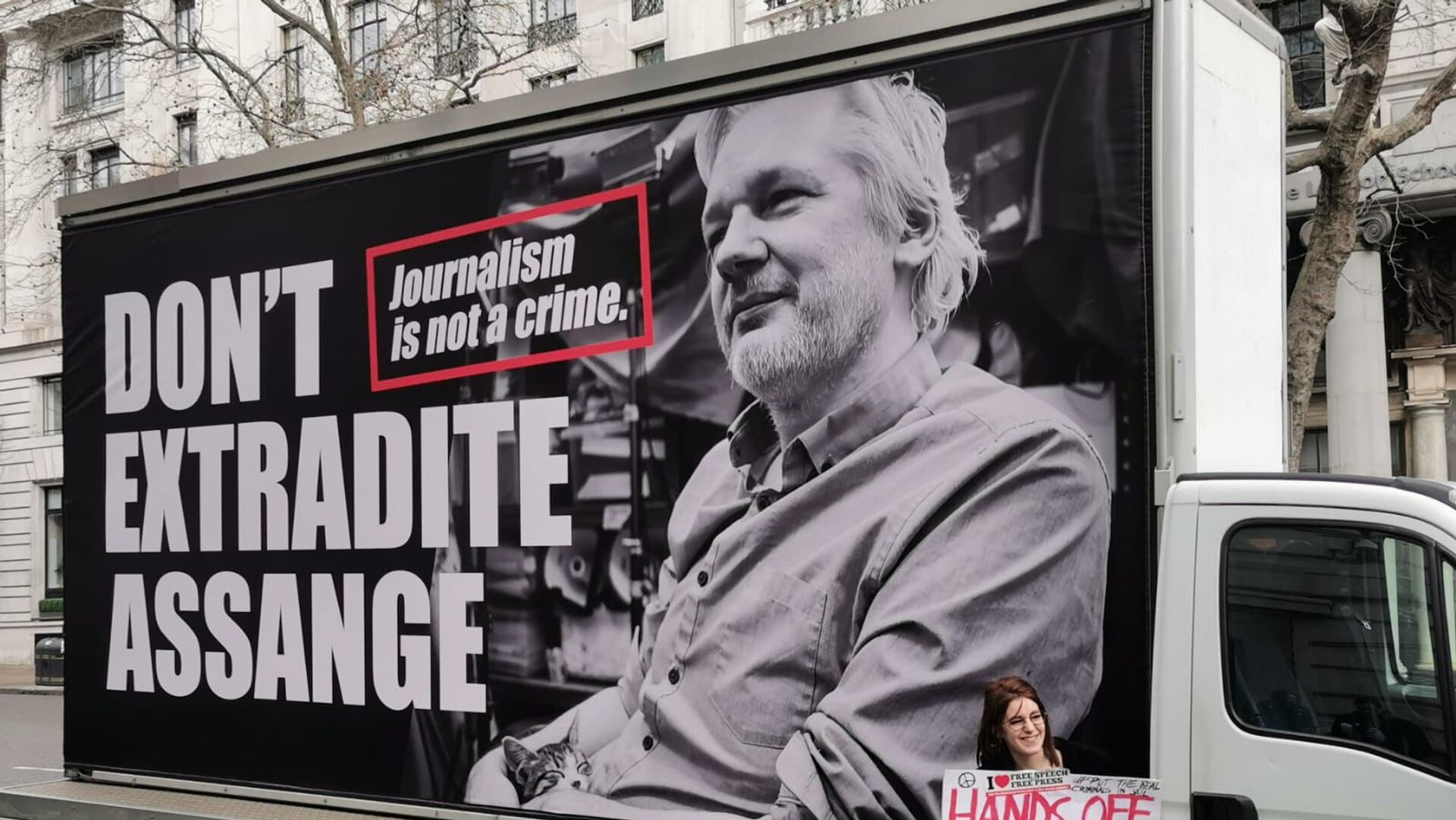 Protesters gather outside Australia House in London on Saturday for a rally in support of WikiLeaks founder Julian Assange ahead of extradition hearings. - Sputnik Afrique, 1920, 10.12.2021