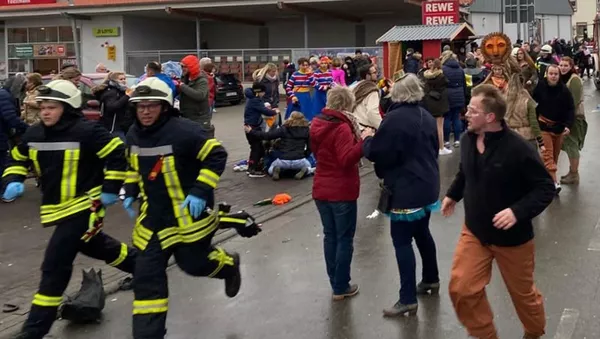 Un véhicule fonce dans la foule lors d'un carnaval dans la ville allemande de Volkmarsen - Sputnik Afrique