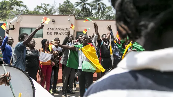 Young Cameroonians show their support to Cameroonian President Paul Biya  - Sputnik Afrique