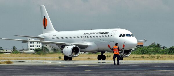 Un charter de la compagnie Point-Afrique sur le tarmac de l’aéroport de Cotonou, au Bénin, en 2055. - Sputnik Afrique