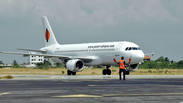 Un charter de la compagnie Point-Afrique sur le tarmac de l’aéroport de Cotonou, au Bénin, en 2055. - Sputnik Afrique