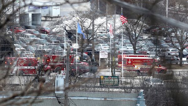 Emergency vehicles are parked near the entrance to Molson Coors headquarters in Milwaukee, Wisconsin, February 26, 2020.  Rick Wood/Milwaukee Journal Sentinel/USA TODAY NETWORK via REUTERS - Sputnik Afrique