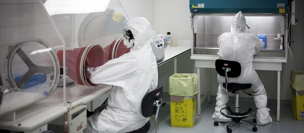 Des chercheurs de l’institut Pasteur de Bangui qui travaillent sur le virus Ebola. - Sputnik Afrique