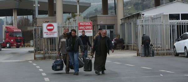 Des migrants quittent la Turquie  - Sputnik Afrique