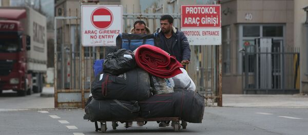 Des migrants quittent la Turquie  - Sputnik Afrique