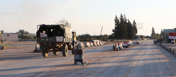 Sur une route de Saraqeb, dans le gouvernorat d'Idlib en Syrie - Sputnik Afrique