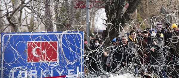 Des migrants amassés à Castanies, Évros, à la frontière gréco-turque - Sputnik Afrique