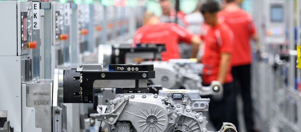 Motor de carro elétrico em fábrica na Alemanha. O paládio é usado na produção de carros que emitem menos gases causadores do efeito estufa - Sputnik Afrique