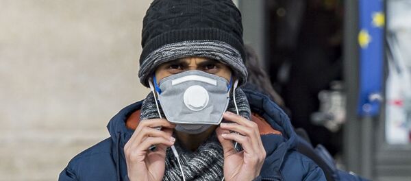 Un homme portant un masque médical (image d'illustration) Un homme portant un masque médical (image d'illustration) - Sputnik Afrique