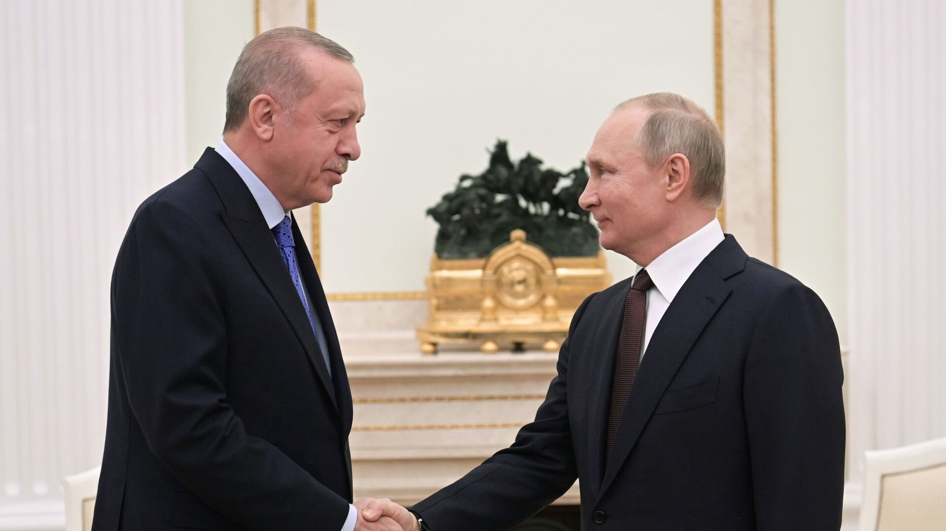 Vladimir Poutine et Recep Tayyip Erdogan réunis à Moscou le 5 mars 2020 - Sputnik Afrique, 1920, 12.02.2021