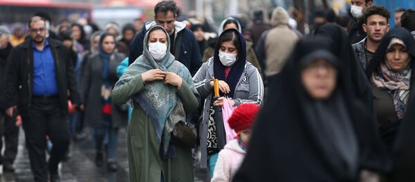 Iranian women wear protective masks to prevent contracting a coronavirus, as they walk at Grand Bazaar in Tehran, Iran February 20, 2020. Iranian women wear protective masks to prevent contracting a coronavirus, as they walk at Grand Bazaar in Tehran, Iran February 20, 2020. - Sputnik Afrique