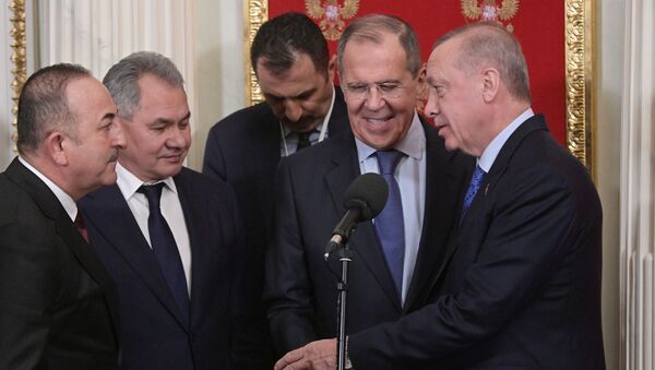 Recep Tayyip Erdogan, Sergueï Lavrov, Sergueï Choïgou et Mevlüt Chavusoglu (de droite à gauche) à Moscou - Sputnik Afrique