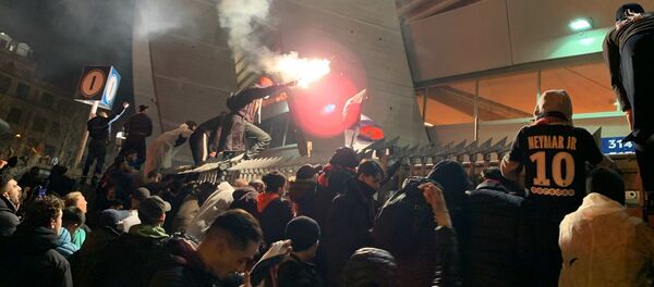 Les supporters du PSG célèbrent autour du stade, 11 mars 2020 - Sputnik Afrique