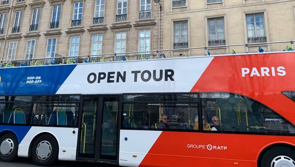 Coronavirus en France: un bus Open Tour vide, 13 mars 2020 - Sputnik Afrique