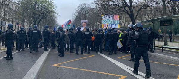 Les Gilets jaunes se réunissent à Paris en pleine pandémie de Covid-19, 14 mars 2020 - Sputnik Afrique