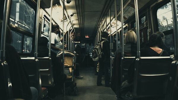 Dans un bus - Sputnik Afrique