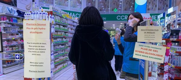 Dans une pharmacie à Créteil, 16 mars 2020 - Sputnik Afrique