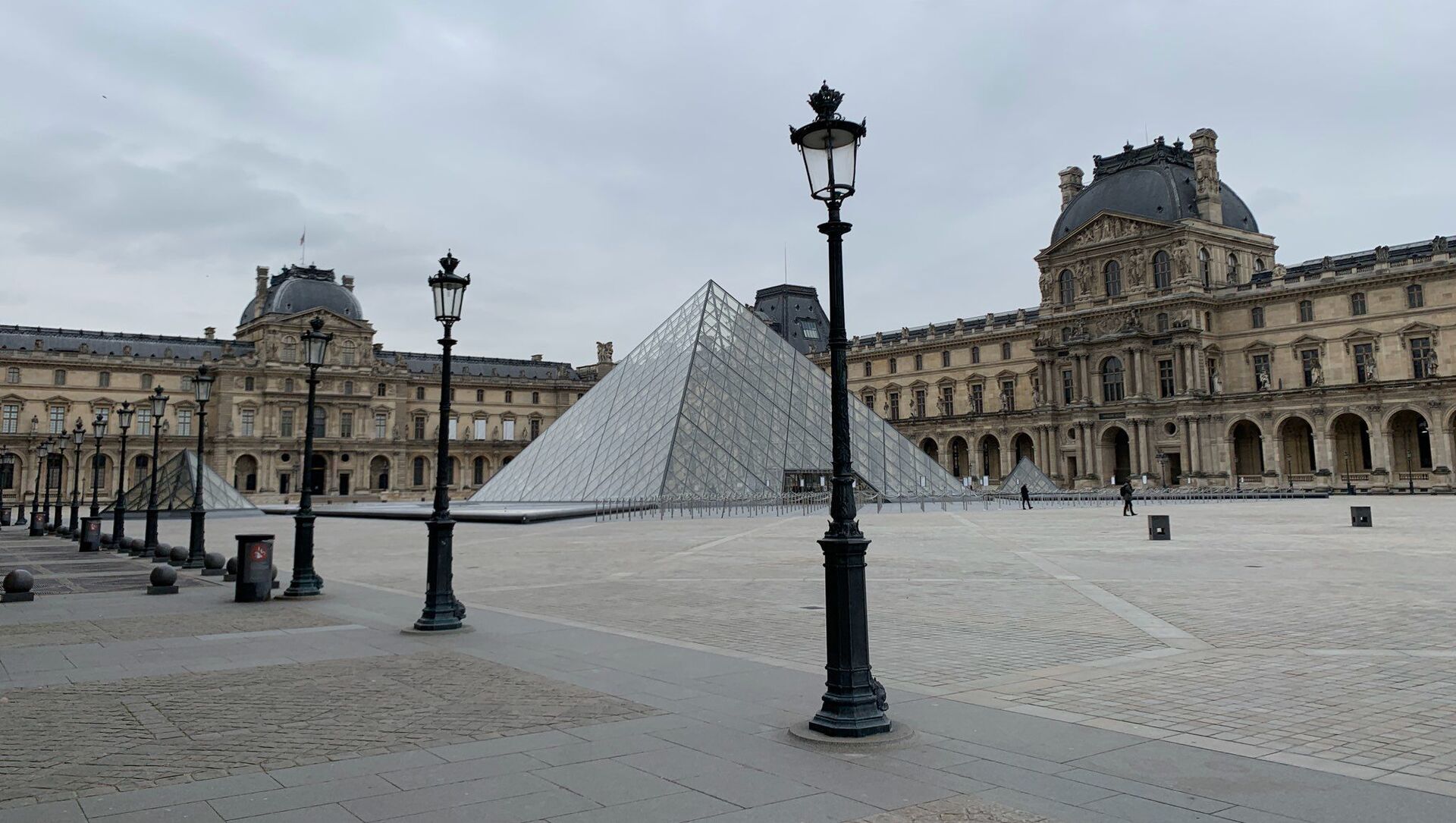 Le Louvre fermé en raison de l'épidémie de Covid-19 - Sputnik Afrique, 1920, 02.02.2021