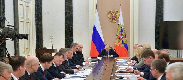 Президент РФ В. Путин провел совещание с членами правительства РФ - Sputnik Afrique