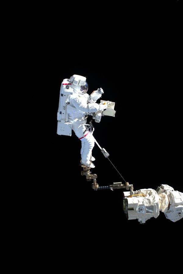 Итальянский астронавт Лука ПармиSeuls dans le vide spatial: Alexeï Leonov et ses successeurs

 - Sputnik Afrique