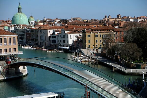 L'eau des canaux de Venise de nouveau claire avec le confinement

 - Sputnik Afrique