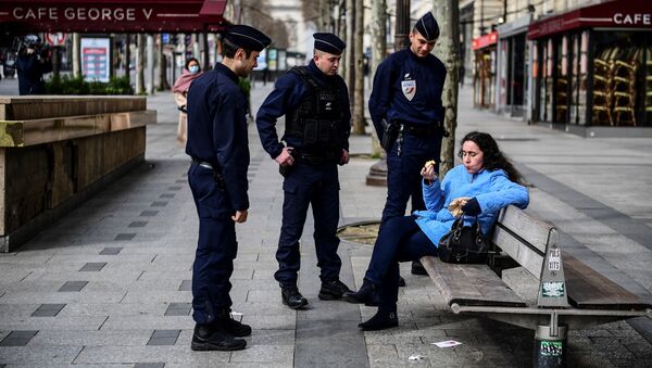 Covid-19: contrôle de Police sur les Champs-Elysées. L'amende pour non respect du confinement s'élève jusqu'à 135€. - Sputnik Afrique