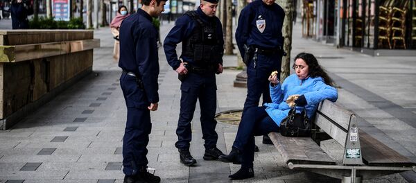 Covid-19: contrôle de Police sur les Champs-Elysées. L'amende pour non respect du confinement s'élève jusqu'à 135€. - Sputnik Afrique