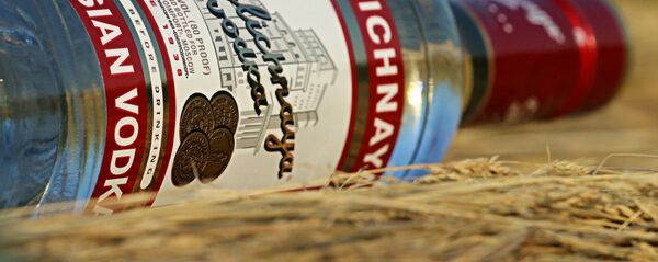 Une bouteille de vodka - Sputnik Afrique