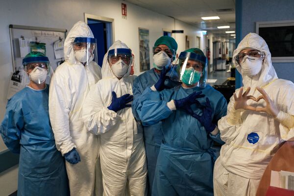Métier à risque: comment les médecins italiens combattent le coronavirus 

 - Sputnik Afrique