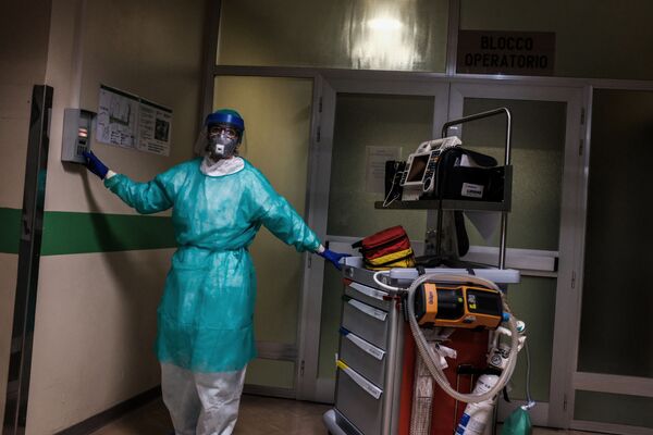 Métier à risque: comment les médecins italiens combattent le coronavirus 

 - Sputnik Afrique
