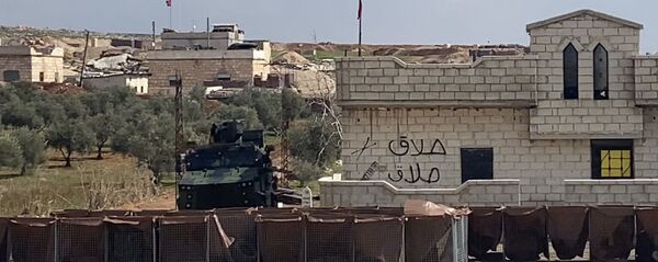Un poste de contrôle de l'armée turque sur la route Damas-Idlib en Syrie - Sputnik Afrique