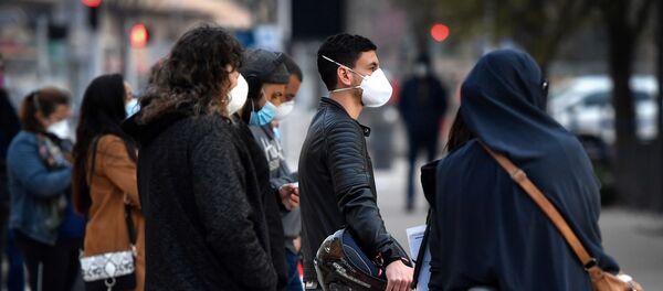 Une file d'attente devant l’institut hospitalo-universitaire Méditerranée Infection de Didier Raoult. - Sputnik Afrique