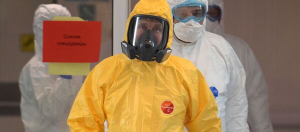  Президент РФ Владимир Путин во время посещения больницы, предназначенной для пациентов с подозрением на коронавирус, в московском посёлке Коммунарка - Sputnik Afrique