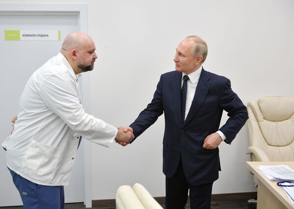 Poutine a visité un hôpital moscovite où sont traitées des personnes souffrant du Covid-19

 - Sputnik Afrique