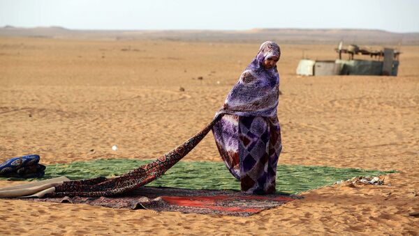Une réfugiée du camp sahraoui de Dakhla, dans le Sahara occidental. - Sputnik Afrique