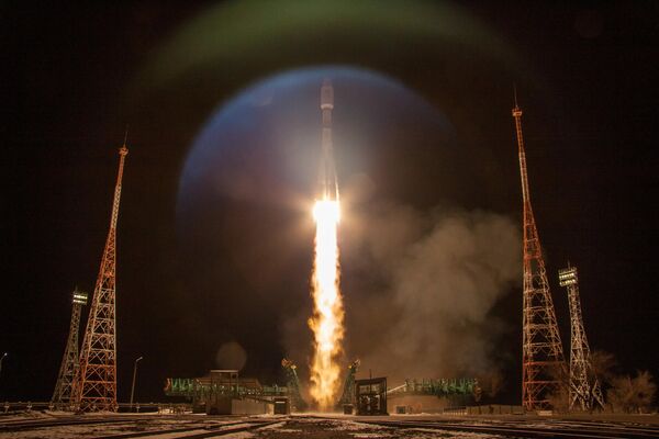 Tir du lanceur Soyouz-2.16 du cosmodrome de Baïkonour pour placer en orbitre 34 appareils OneWeb. - Sputnik Afrique