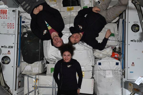 L’équipage de l’Expédition 62 (ISS): Andrew Morgan, Oleg Skripotchka et Jessica Meir. - Sputnik Afrique