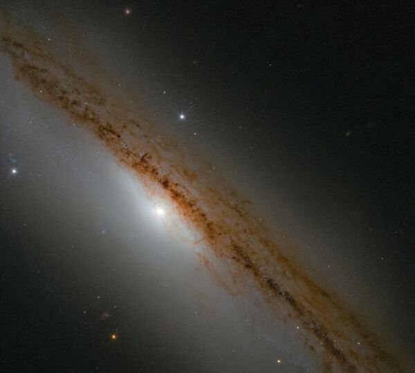 La galaxie NGC 1589 dans la constellation du Taureau. - Sputnik Afrique