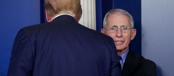 Donald Trump et Anthony Fauci, directeur de l’Institut national des maladies allergiques et infectieuses. - Sputnik Afrique