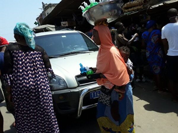 Ces petits commerces ivoiriens qui tirent profit du Covid-19 - Sputnik Afrique
