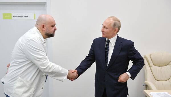 Le Président russe a remercié le médecin-chef de l’hôpital de Kommunarka pour la bonne organisation du travail de ses personnels. - Sputnik Afrique