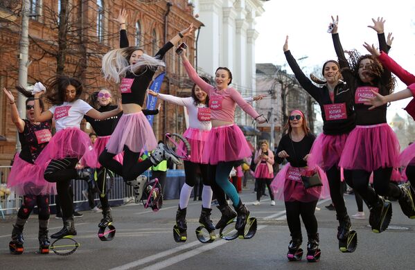 Participantes à la course Beauty Run organisée à Krasnodar. - Sputnik Afrique