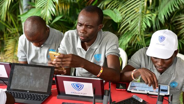 Des visiteurs au cours de l'Africa Web Festival d'Abidjan - Sputnik Afrique