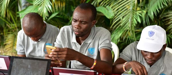 Des visiteurs au cours de l'Africa Web Festival d'Abidjan - Sputnik Afrique