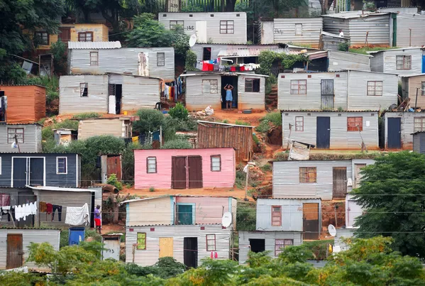 Des logements d'Umlazi près de Durban pendant le confinement à cause de la pandémie de coronavirus en Afrique du Sud Des logements d'Umlazi près de Durban pendant le confinement à cause de la pandémie de coronavirus en Afrique du Sud - Sputnik Afrique