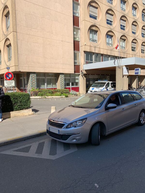 Personnel hospitalier au bord de la rupture, une entreprise de VTC leur vient en aide - photos Personnel hospitalier au bord de la rupture, une entreprise de VTC leur vient en aide - photos - Sputnik Afrique