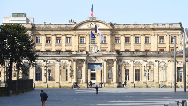 La place de la mairie de Bordeaux déserte pendant le confinement. - Sputnik Afrique