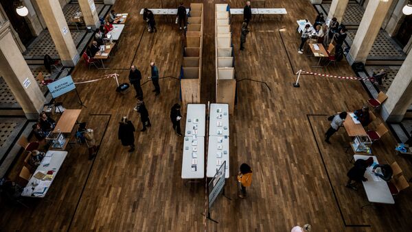 Un bureau de vote à Lyon, le 15 mars 2020 - Sputnik Afrique