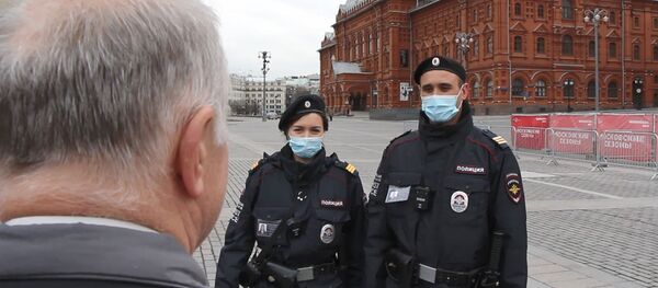 Confinement en Russie: la police patrouille près du Kremlin Confinement en Russie: la police patrouille près du Kremlin - Sputnik Afrique