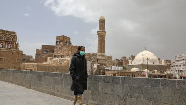 Une jeune femme en masque à Sanaa, Yémen - Sputnik Afrique